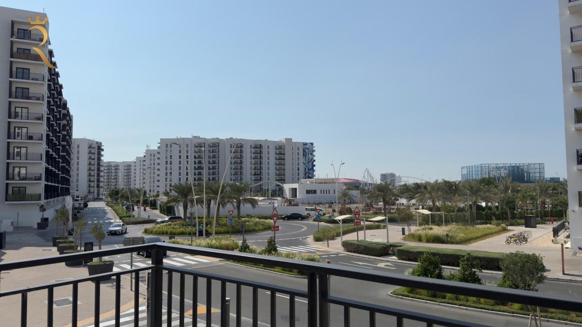 Cowboy Charm 1br On Yas Island Apartment