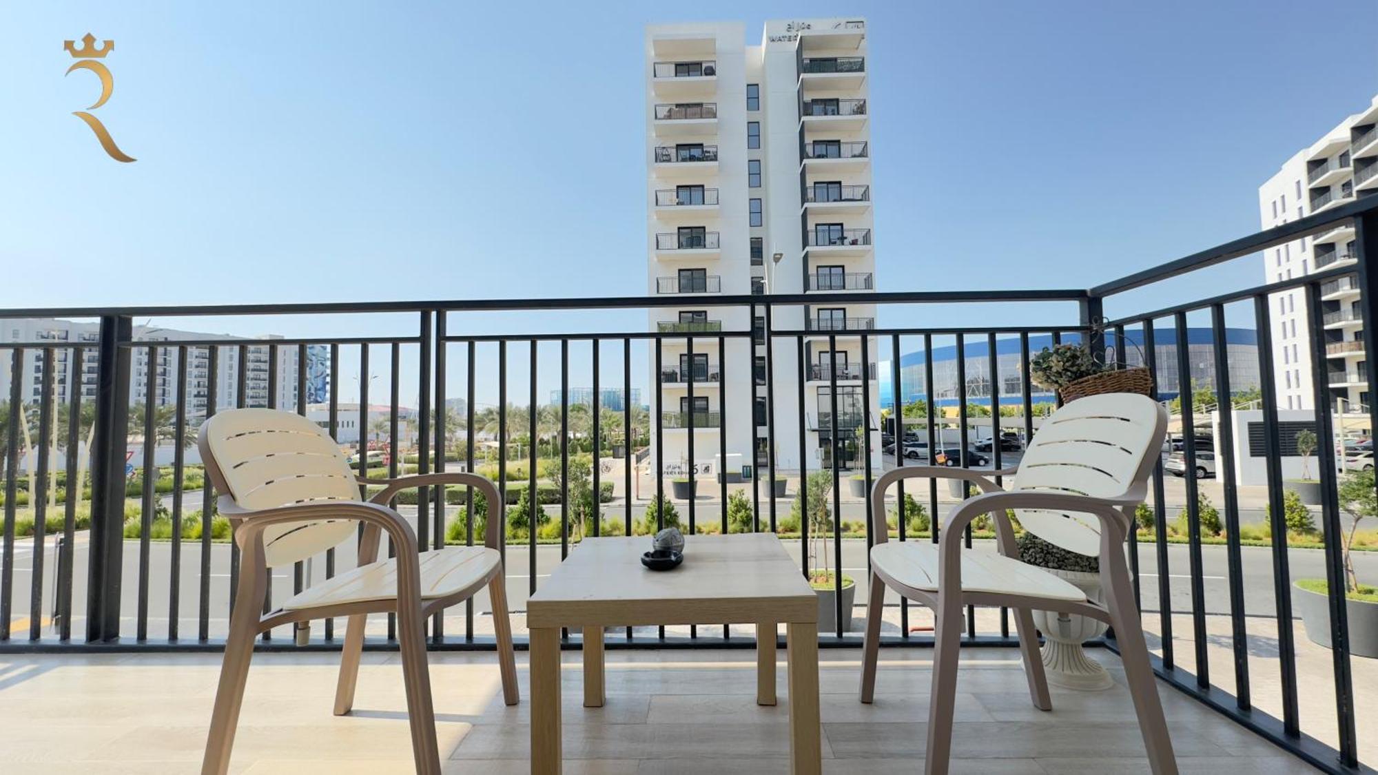 Cowboy Charm 1br On Yas Island Apartment